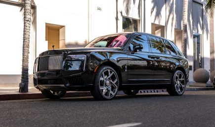 Black Rolls Royce Cullinan Photos-4