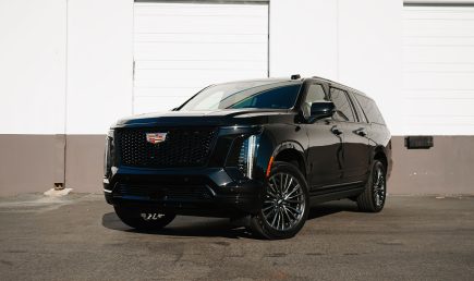 Cadillac-Escalade-ESV-2025