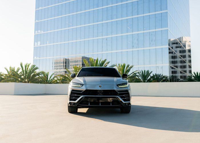 Lamborghini-Urus-Silver