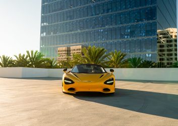 McLaren-750S-Spider-Yellow