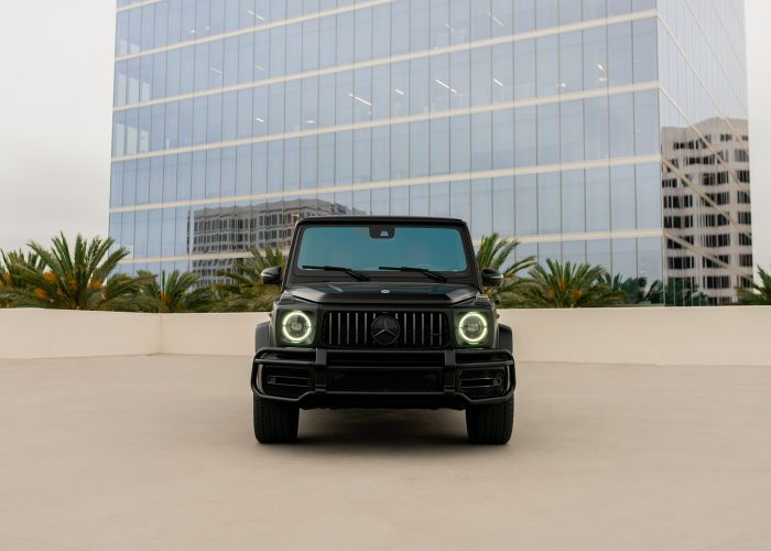 Mercedes-Benz-G63-AMG-Black-Star-Roof