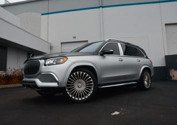 Mercedes-Benz-GLS600-Maybach-Two-Tone-2023