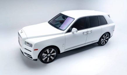 Rolls-Royce-Cullinan-4
