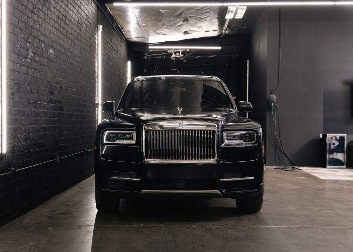 Rolls-Royce-Cullinan-Black