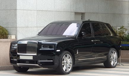 Rolls-Royce-Cullinan-Black-2023