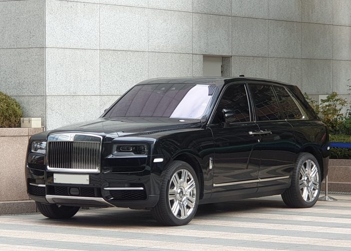 Rolls-Royce-Cullinan-Black-2023