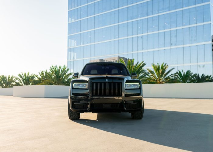 Rolls-Royce-Cullinan-Black