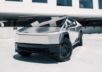 Tesla-Cybertruck-Silver-FT