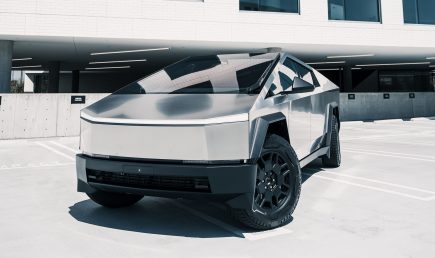 Tesla-Cybertruck-Silver-FT