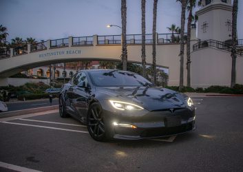 Tesla-Model-S-Plaid-2022